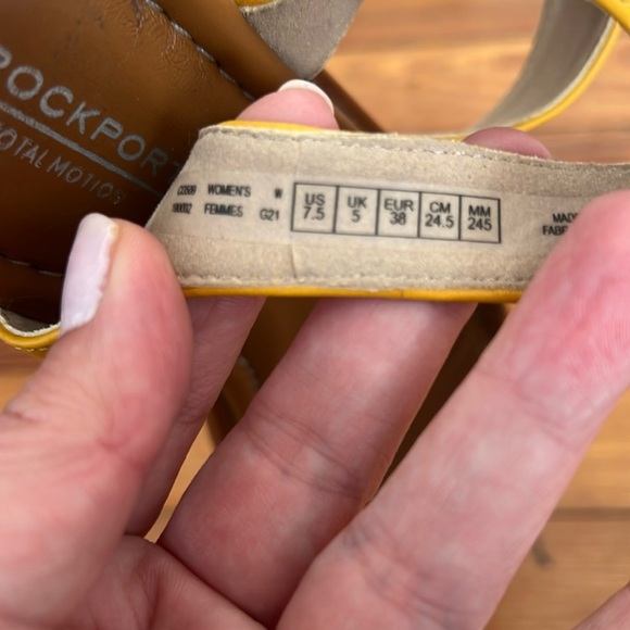 Rockport Total Motion Yellow Leather Zadie Sandals with Buckle - Size 7.5 - Picture 7 of 10